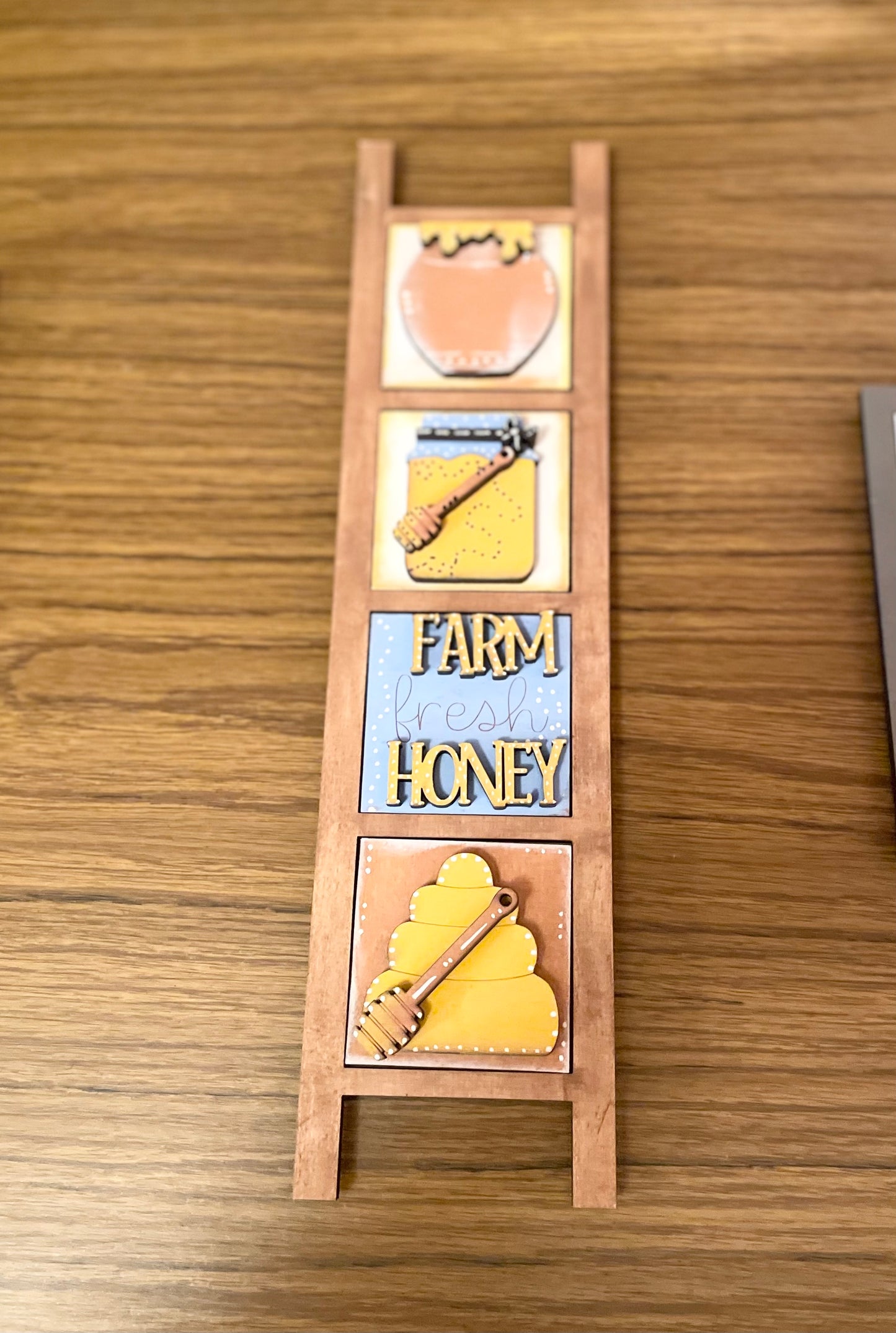 Interchangeable MINI Ladder- Honey Bee