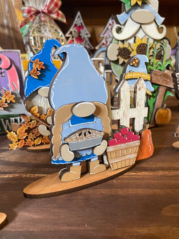 Apple Pie Gnome Tiered Tray Size