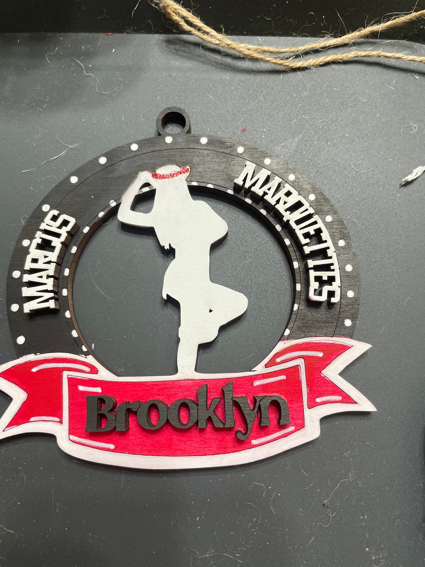 Marcus Marquettes Round with Banner Ornament