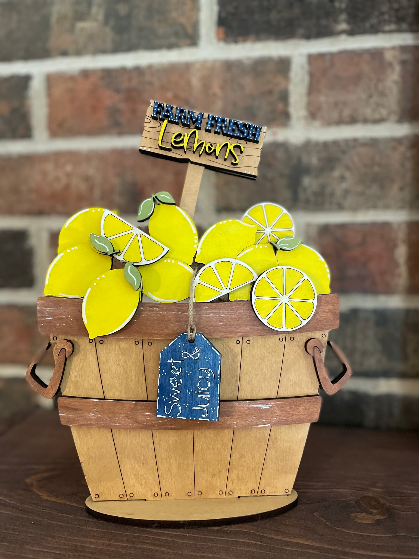 Apple Bushel Basket with one insert