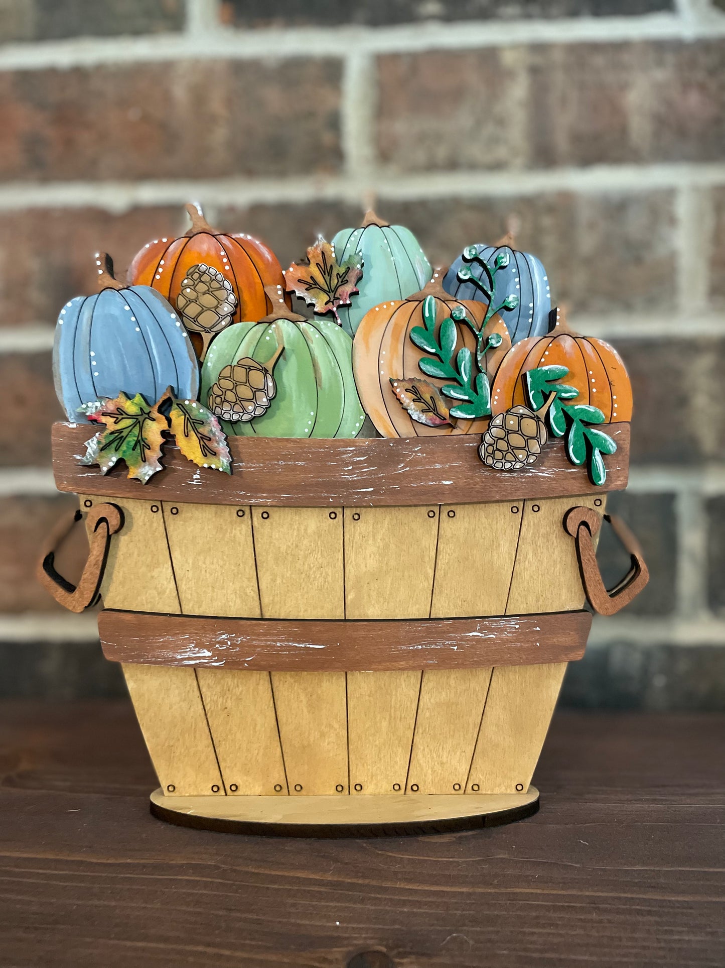 Apple Bushel Basket with one insert