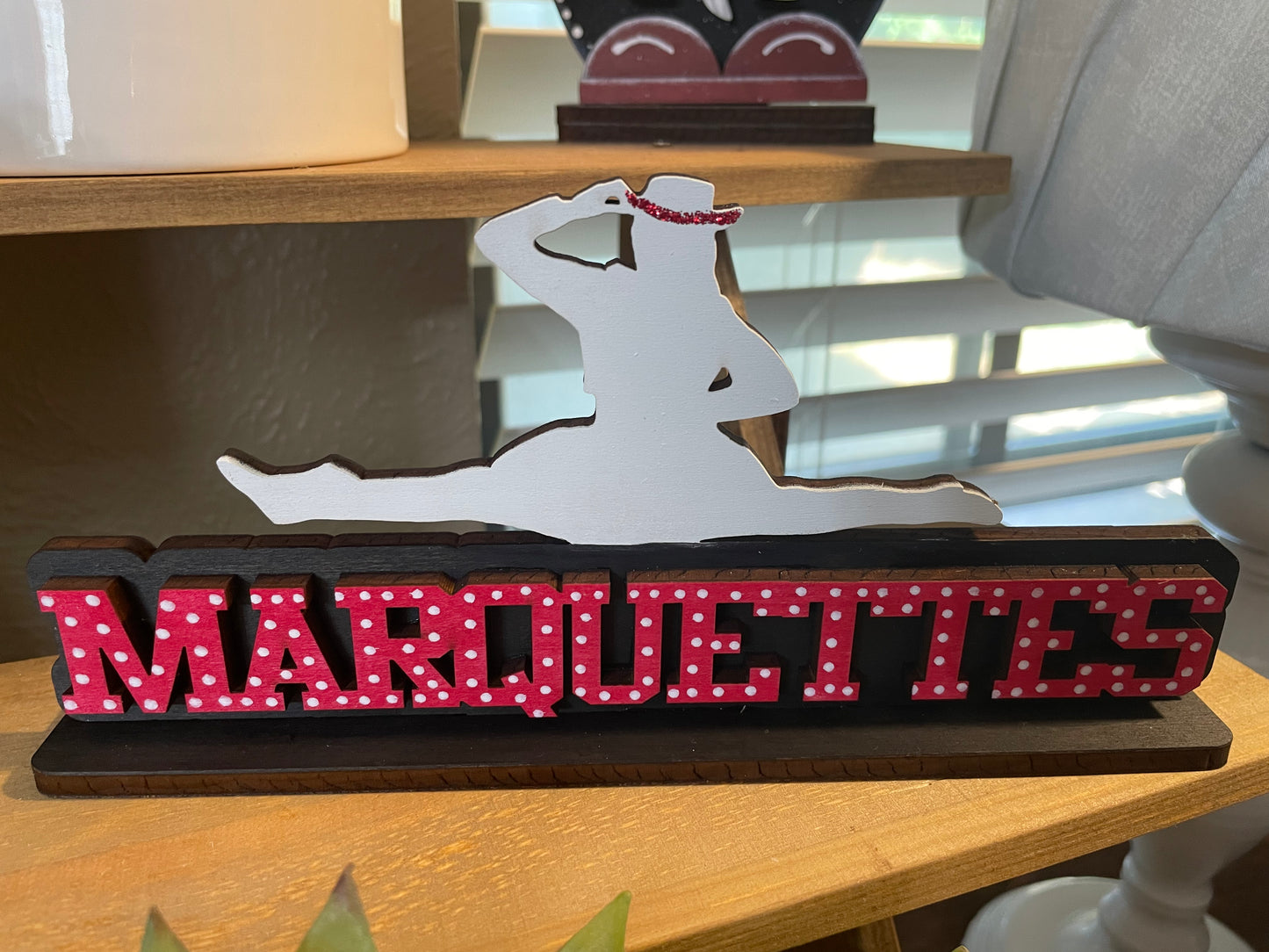 Marcus Marquettes Splits Shelf Sitter